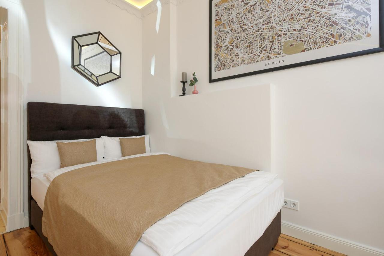 4 Personen Altbau Apartment Nahe Kurfuerstendamm - Romeo & Julia Berlim Exterior foto
