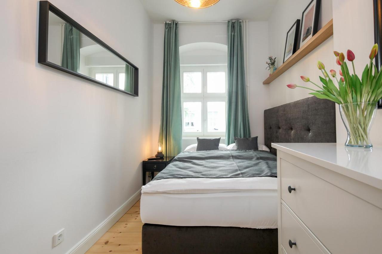 4 Personen Altbau Apartment Nahe Kurfuerstendamm - Romeo & Julia Berlim Exterior foto